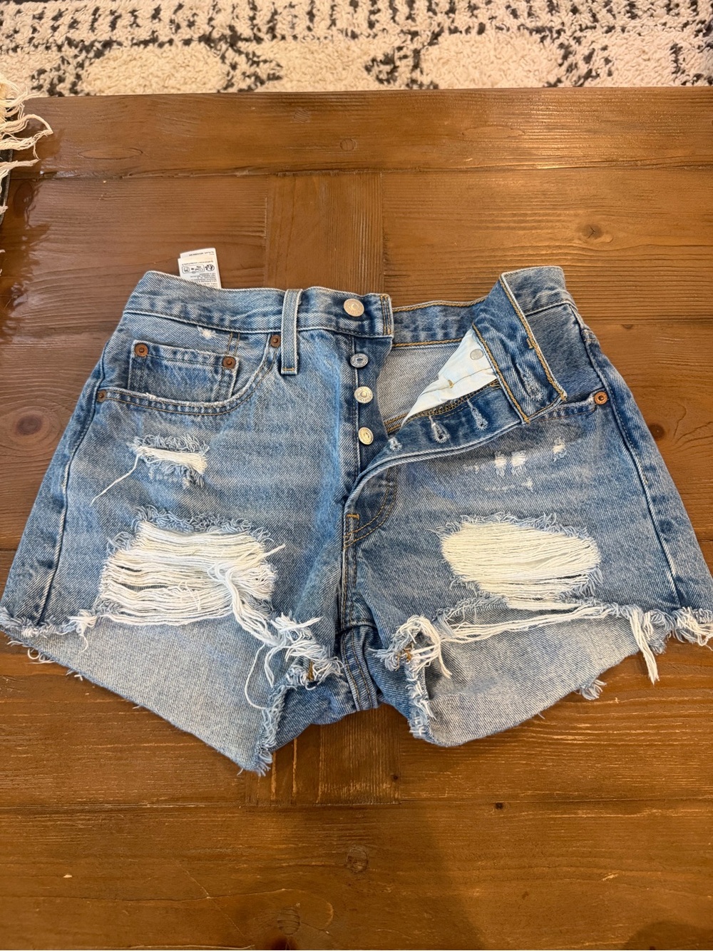 Levi’s 501 High-Rise Distressed Denim Shorts - Light Blue sz 26